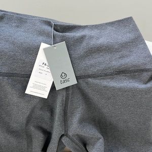 Tasc 7/8 length black Heather size S never worn workout or hack around pants.